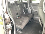 スライドドアだから、隣の車との距離が近い駐車場でも安心。チャイルドシートへの乗せ降ろしや、大きな荷物の積み込みもストレスなく行えます。