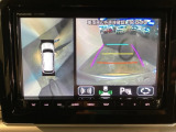 バックモニター付きで、車庫入れやバック時の後方確認をサポート。