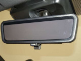 デジタルインナーミラーを装備してます。後部座席の人や大きな荷物で後方の視界を遮られることがありません。