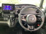 運転席周辺のスマートなレイアウトが、操作のしやすさを実現。快適なドライブをサポートします。手元で操作ができる、電子制御パーキングブレーキ。