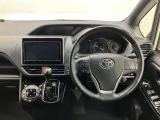 見通しのよいすっきりとした視界で、誰でも運転しやすいです。運転のしやすさは疲れにくさにも繋がりますよ♪