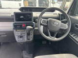 痛みの出やすい運転席シートの角、フロアマット、座面、ともに良好です