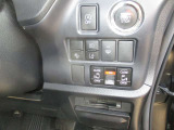 各種機能のボタンがあります。もちろん運転席からの操作も可能。スマートに使いこなしてください。