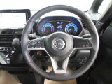 運転が楽しくなる明るく開放的な運転席まわりです。