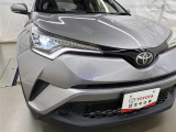LEDヘッドライトです。デザイン性がよくとても明るいので、夜間の走行や悪天候でも安心です。しかも長寿命!