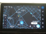 ディスプレイオーディオ(コネクティッドナビ対応)PLUS搭載。T-Connectご契約で2028年9月まで無償で利用できるナビ(期限到来後は有償)と、解約後も利用できる車載ナビが搭載されています。