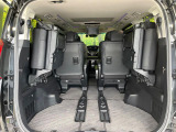 普段のお買い物や通勤、送迎等に十分な荷室スペースを確保しております。セカンドシートを倒すと、大きな荷物の積載も可能です♪