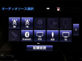 AM/FMラジオ、フルセグTV、CD・DVD・Blu-ray Disc再生、SD再生(音楽・動画)、USB/AUX入力(音声・映像)、サウンドライブラリー機能が使用可能です。詳細はスタッフまで。
