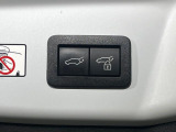 【パワーバックドア】スマートキーや運転席のボタンを押すだけでリアゲートが自動で開閉します!荷物を持っている時や、高い位置にあるバックドアを閉める際に便利な機能です♪
