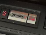 【X-MODE】エンジン、AWD、VDCなどを統合制御し、悪路からのスムーズな脱出を実現します。下り坂など車速が急に上がる場面では「ヒルディセントコントロール」が作動し、一定の低車速を維持できます。