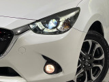 【LEDヘッドライト】悪天候や夜間走行時も良好な視界を確保し安心して運転できる高輝度LEDヘッドライトを装備!点灯速度が早く、消費電力も抑えられています。