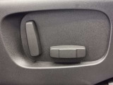 【10way電動調節シート】運転席はドライバーをしっかり包み込むように設計されており、長時間のドライブも問題御座いません。また大きな傷や、汚れなどなく綺麗な状態で入庫しています