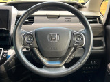 インテリアに合わせたデザインのステアリングは、運転される方のことも考え、運転しやすい形状、大きさです。是非一度、実際に触ってお確かめください。