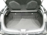 開口部の広いラゲージスペースは、ゴルフバックなどの荷物もラクラク積み込めます。