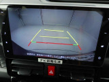 【バックモニター】駐車時に後方がリアルタイム映像で確認できます。大型商業施設や立体駐車場での駐車時や、夜間のバック時に大活躍!運転スキルに関わらず、今や必須となった装備のひとつです!