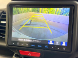 【バックカメラ】駐車時に後方がリアルタイム映像で確認できます。大型商業施設や立体駐車場での駐車時や、夜間のバック時に大活躍!運転スキルに関わらず、今や必須となった装備のひとつです!