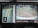 ナビ画面にアラウンドビュ-モニタ-の映像を映し出しています。  狭い場所での車庫入れをサポ-トしてくれる便利アイテムです。