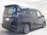 走りにこだわりながら収納力も持ち合わせたお車です。荷物を載せて軽快なドライブを楽しめますよ♪