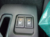 運転席シートヒーター付です。寒い時には温まりますね。