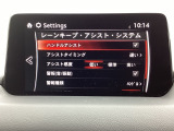 ハンドル操作をアシストすることにより車線からの逸脱回避を支援します。