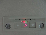SOSコ-ルです急病やあおり運転の遭遇など緊急時には走行中でもスイッチを押すだけで専門のオペレーターに接続されます