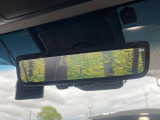 【デジタルインナーミラー】後席の大きな荷物や同乗者で後方が確認しづらい時でも安心!カメラが撮影した車両後方の映像をルームミラー内に表示。クリアな視界で状況の確認が可能です!