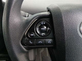 ステアリングには運転中でも簡単に操作できる各種スイッチついてます