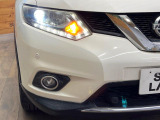 【LEDヘッドライト】悪天候や夜間走行時も良好な視界を確保し安心して運転できる高輝度LEDヘッドライトを装備!点灯速度が早く、消費電力も抑えられています。