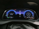 とっても見やすいメーターです。夜間時はラグジュアリーな気分にさせてくれる照明が魅力ですので、夜のドライブも楽しみになりますよ♪