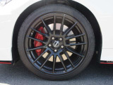 NISMO専用エンケイ製19インチアルミホイール:NISMO専用タイヤ(DUNLOP SP SPORT MAXX GT 600)  フロント:245/40R19 98W リヤ:265/35R19 98W