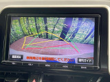【バックカメラ】駐車時に後方がリアルタイム映像で確認できます。大型商業施設や立体駐車場での駐車時や、夜間のバック時に大活躍!運転スキルに関わらず、今や必須となった装備のひとつです!