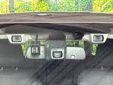 【アイサイトVer3】前方の車両等を検知し、衝突しそうな時は警報で注意を促し、ブレーキを踏む力をサポート。ブレーキを踏めなかった場合は衝突被害軽減ブレーキが作動、衝突回避をサポートします。