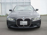 BMWと言えば特徴的なキドニーグリル。ダイナミックなフロントマスクを演出します。