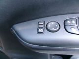 ドアミラーの鏡面の調節、格納は運転席からすべて操作できます!