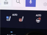 本革シートには、背もたれと座面から爽やかな風が吹き出るシートベンチレーション機能を搭載。夏の暑い日にもシートと密着している背中や足腰の蒸れを防ぎ、快適なドライブを楽しむことができます。