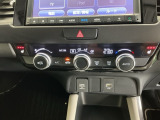 運転席/助手席シートヒーターで寒い日もすぐに温かくなり快適に過ごせます。3段階の温度調整が可能です