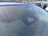 全てのクルマに車両検査証がついています。中古車オークション業界で確立された公正な基準を採用しています。トヨタ自動車によって、修復歴や状態を正しく判断できると認定された車両検査員が、1台1台検査し点数と