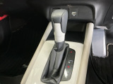 発進時から滑らかに加速する無段階変速のCVTはストップ&ゴーの多い街の中も快適です