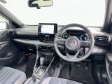 運転席まわりです。 各操作スイッチは使いやすい位置に配置されてます。