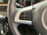 運転中、オーディオの操作をしてて、ハッとしたことはありませんか?ステアリングスイッチは、運転中でもハンドルでオーディオの操作が可能です。安全なドライブをサポートします。