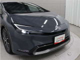 プリクラッシュセーフティに交差点右折時の対向直進車、ならびに右左折時の対向方向から横断してきた歩行者・自転車運転者も検知可能にした「Toyota Safety Sense」を装備しています。
