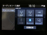 AM/FMチューナー、Bluetooth接続、USB入力、スマートフォン連携機能を標準装備!テレビの視聴には、TVオプションへのお申し込みが必要です。申し込み詳細・料金は展示店舗までお尋ねください。