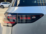 ダイナミックターンインジケーター付き3DのLEDテールランプ。ウィンカーの光が流れるように点滅、後続車からの視認性が高まり、万一の追突の危険性を軽減します。