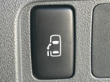 【パワースライドドア】スマートキーや運転席のスイッチでスライドドアの開閉が可能♪電動だから力を入れてドアを開ける必要が無く、小さいお子様でも、重い荷物を持っている時もラクに開け閉めできます♪