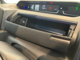 走行中に先行車の様子を検知しながら設定した車速の範囲内で先行車との距離のキープを支援するアダプティブクルーズコントロール搭載!疲れにくく、長距離運転中の渋滞なども快適に運転できます。