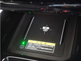 電子制御パーキングブレーキ搭載で指一本で簡単に操作することができます。さらに停車中に、ブレーキペダルを踏み続けなくても、自動的にブレーキを保持する機能である、オートマチックブレーキホールド付きです。