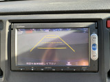 【バックカメラ(3モード)】視点を切り替えて後方を確認でき、駐車や車庫入れも安心です。