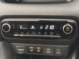 オートエアコンは温度を設定するだけで、自動で風量などを設定してくれます。運転しながら操作も必要ないので、安全性も向上します。