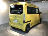 リアはプライバシーガラス付です。見た目もかっこいいですよね。また、太陽光を防ぐので冷房の効きを良くする効果もあるんです。エアコンを控えめにすれば燃費向上も見込めますよ。