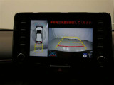 パノラミックビューモニター付きです。車両を上から見たような映像をディスプレイオーディオ画面に表示。運転席からの目視だけでは見にくい、車両周辺の状況をリアルタイムでしっかり確認できます。